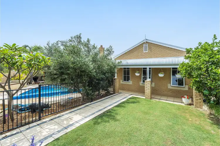 4 Holbrook Gardens, Carine WA 6020