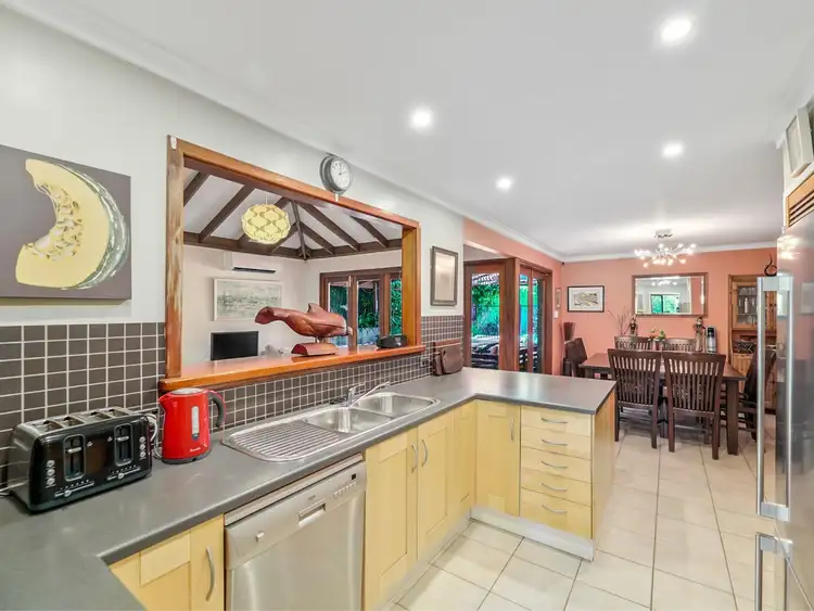 Fourth view of Homely house listing, 6 Hovea Avenue, Sorrento WA 6020