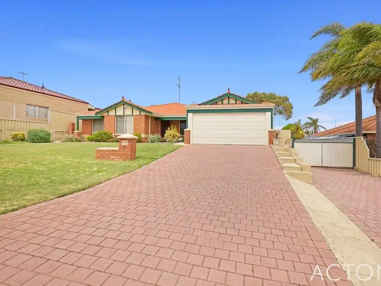 4 Berrigan Row, Halls Head WA 6210