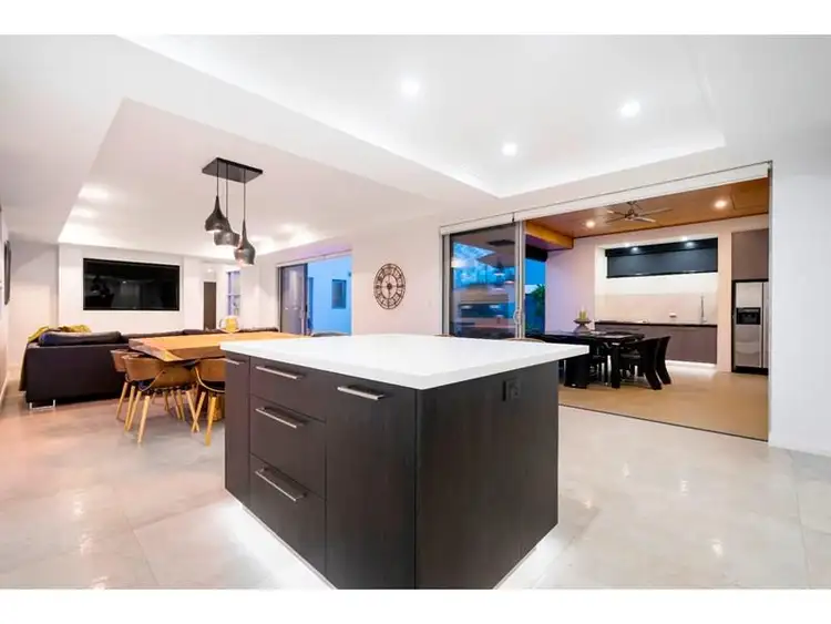 Sixth view of Homely house listing, 2 Lucretia Circle, North Coogee WA 6163