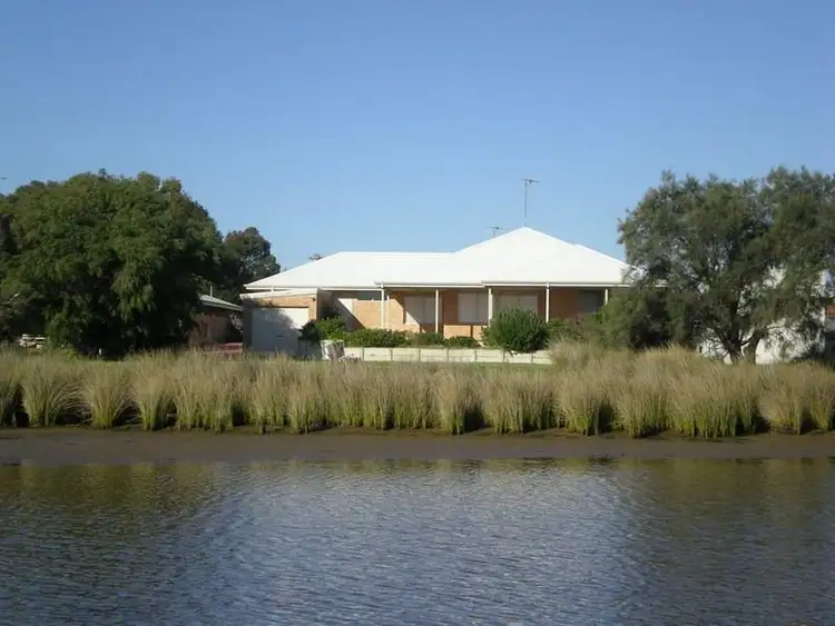 4/58 Old Coast Road, Australind WA 6233