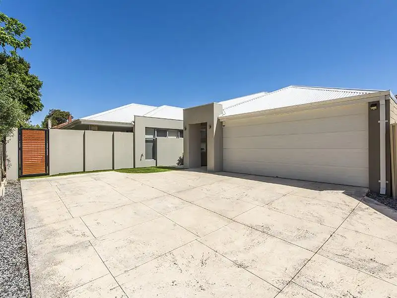 Main view of Homely house listing, 2/47 Victoria Street, Redcliffe WA 6104