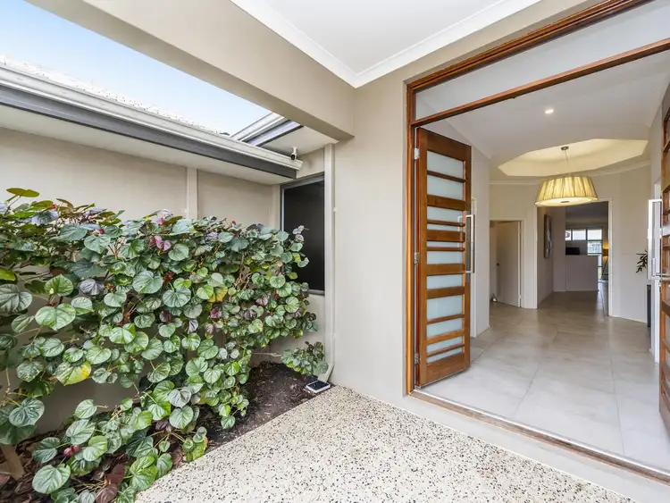 Second view of Homely house listing, 6 Figaro Link, The Vines WA 6069