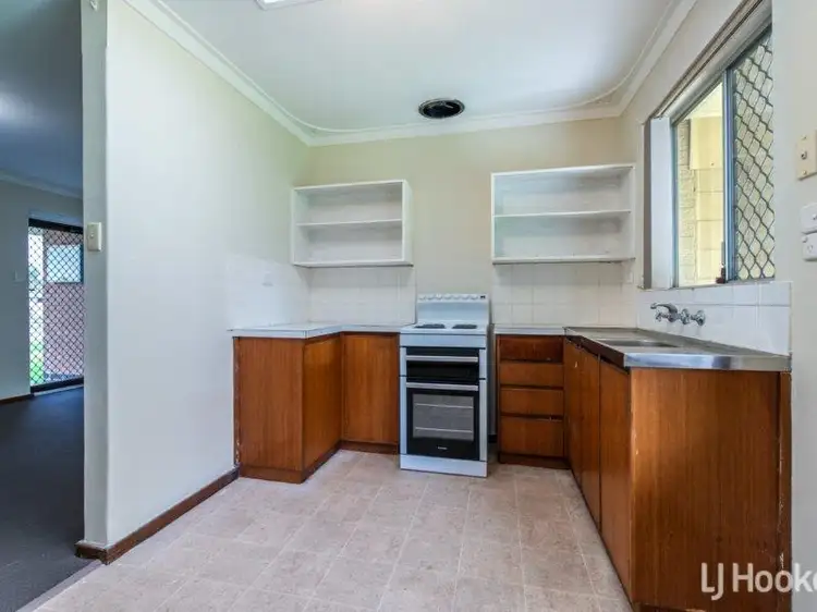 70 Carisbrooke Street, Maddington WA 6109
