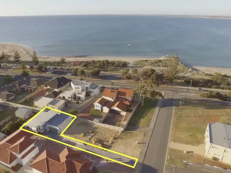 4/B Janis Street, Halls Head WA 6210