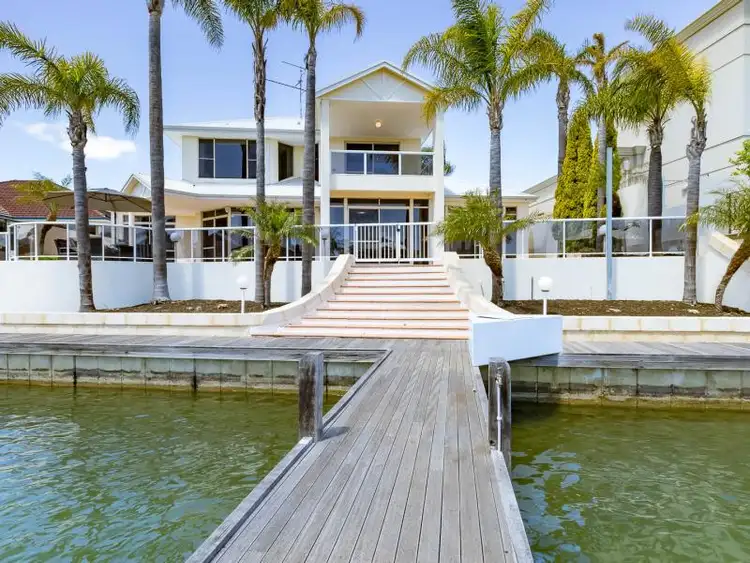 Second view of Homely house listing, 4 Perie Banou Close, Halls Head WA 6210