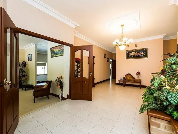 6 Moran Court, Wanneroo WA 6065