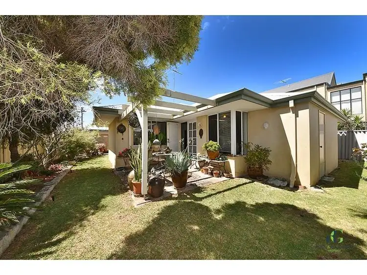 10 Pembroke Street, Bicton WA 6157