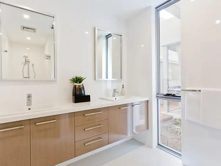 Fifth view of Homely house listing, 18 Fluorite Way, Carine WA 6020