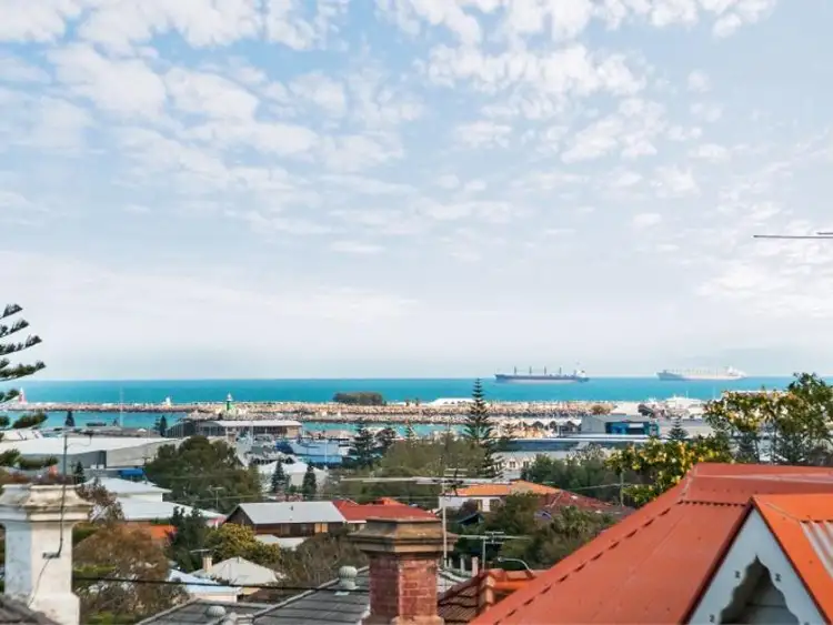 Main view of Homely house listing, 2/1 Livingstone Street, Beaconsfield WA 6162