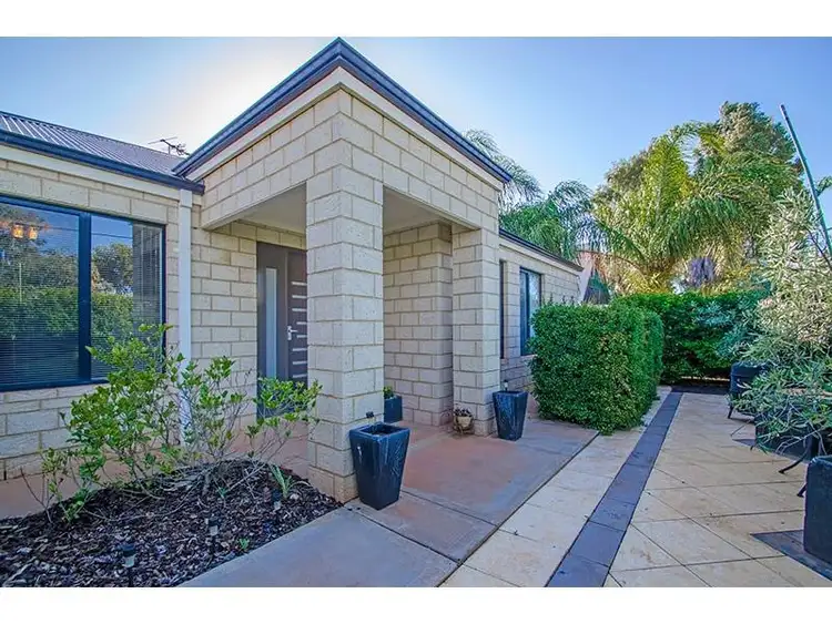 25 Hawkins Street, West Lamington WA 6430