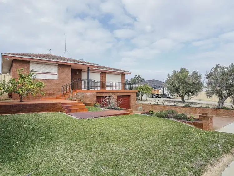 12 Santa Rosalia View, Sinagra WA 6065
