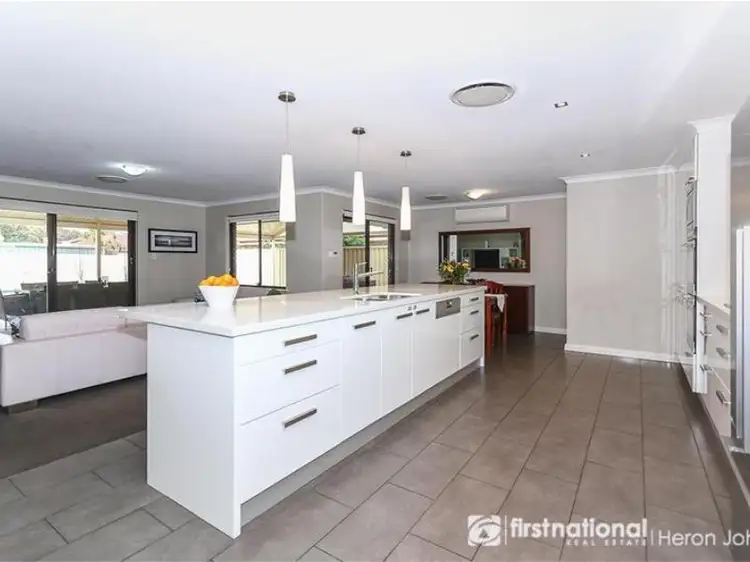 9 Kershaw Gardens, Leeming WA 6149