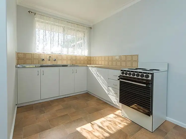 Sixth view of Homely semi-detached listing, 4 Solar Way, Carlisle WA 6101