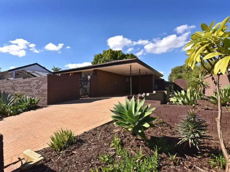 Main view of Homely house listing, 4 Estuary Way, Heathridge WA 6027