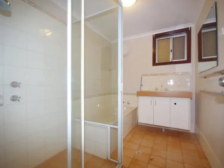 Sixth view of Homely house listing, 10 Klondyke Place, Newman WA 6753