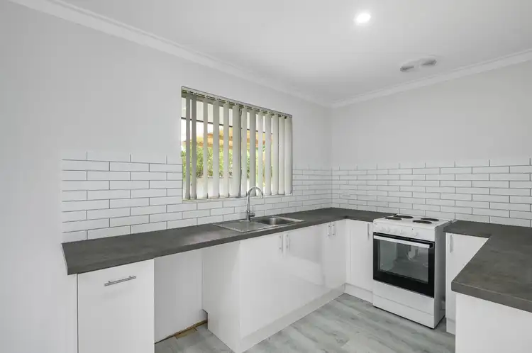 16 Oriole Way, Thornlie WA 6108