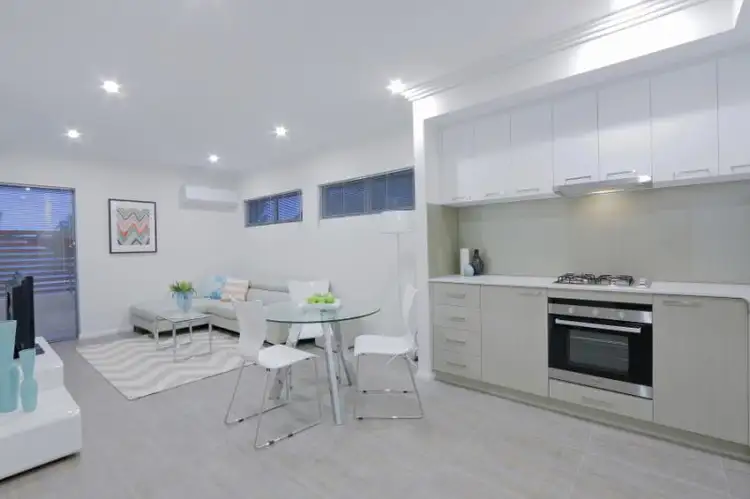 4/190 Ravenswood Drive, Nollamara WA 6061