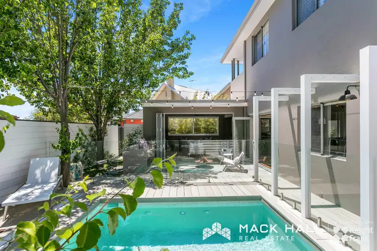 1 Maisie Cres