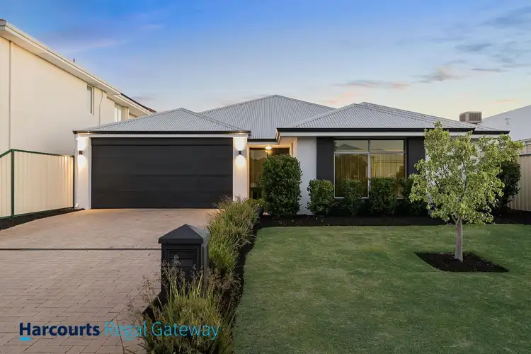 11 Johnsonia Bend, Hammond Park WA 6164