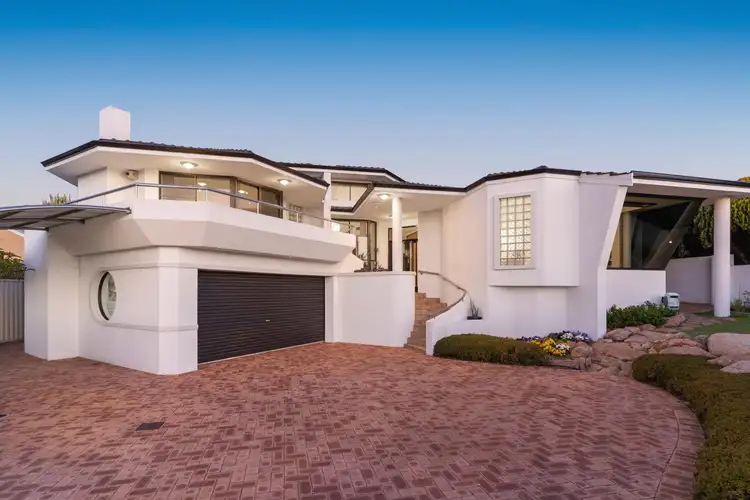 2 Holbrook Gardens, Carine WA 6020
