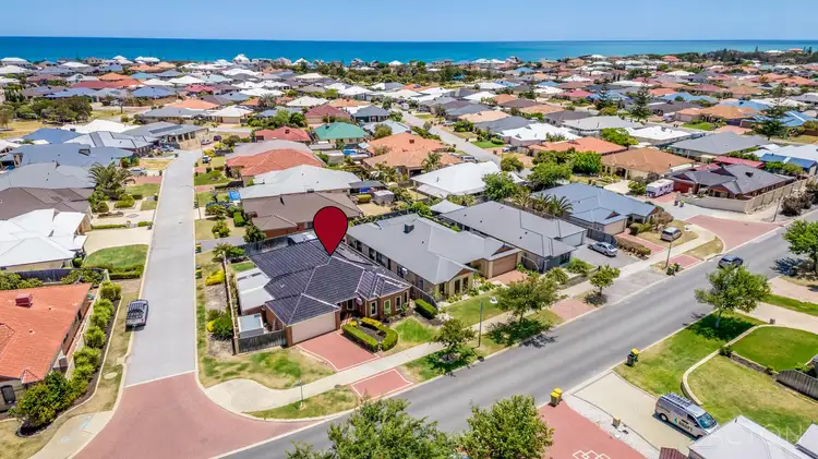 202 Peelwood Parade, Halls Head WA 6210