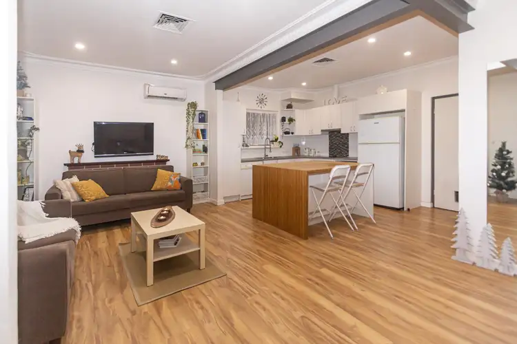 15A Tonbridge Way, Thornlie WA 6108