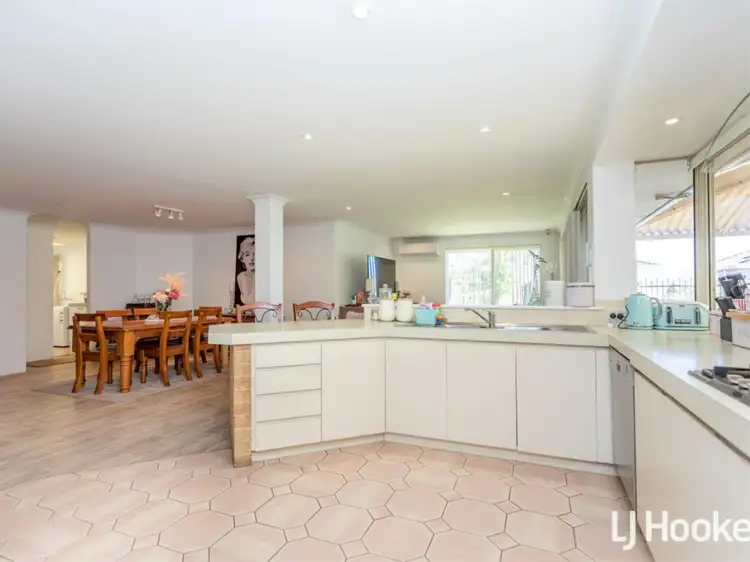 Fourth view of Homely house listing, 2 Hakea Court, Thornlie WA 6108