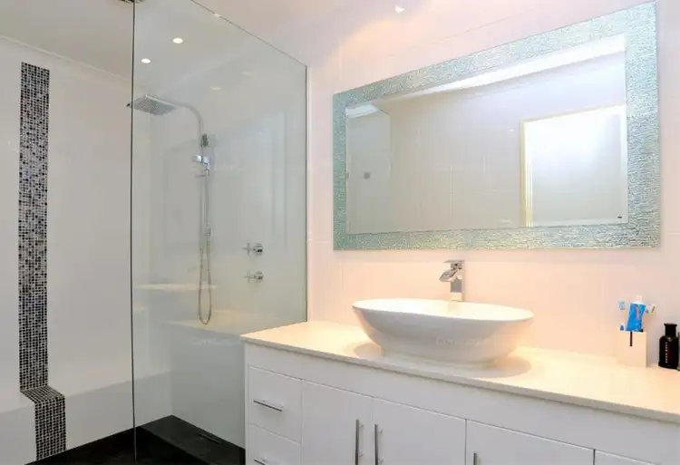 4/6 Delves Place