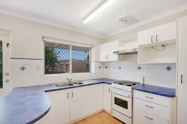 2 Lorenzo Street, Thornlie WA 6108
