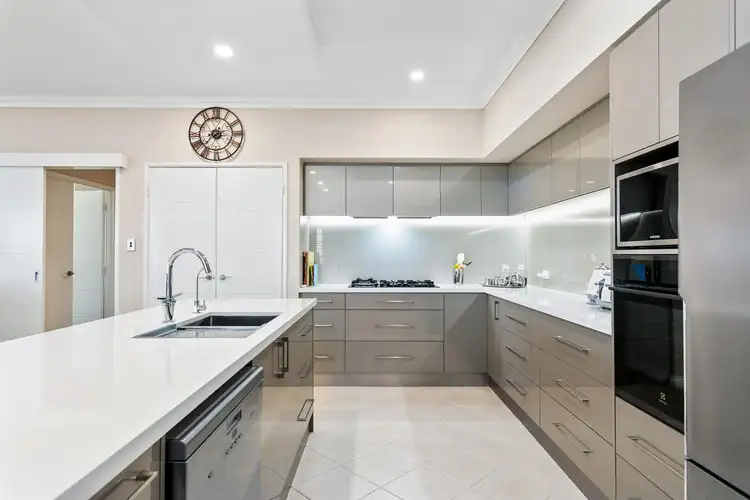 10 Sutton Way, Darch WA 6065