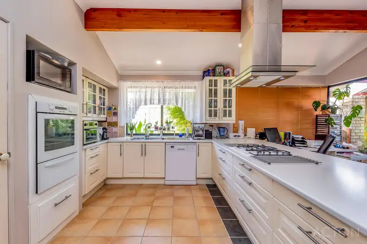 25 Staunton Rise, Halls Head WA 6210
