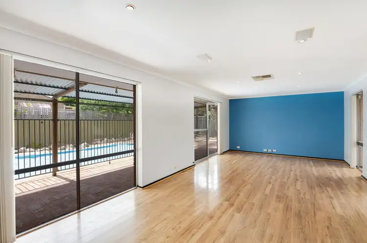 8 Tullamore Avenue, Thornlie WA 6108