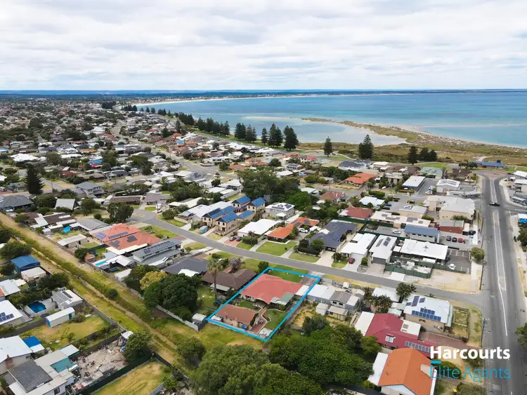 Second view of Homely house listing, 2 Radford Place, Safety Bay WA 6169