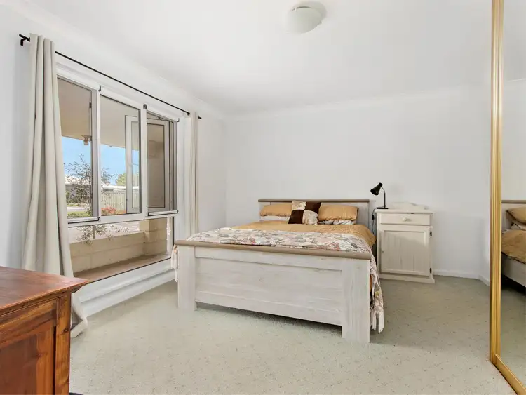Fifth view of Homely house listing, 2 Radford Place, Safety Bay WA 6169