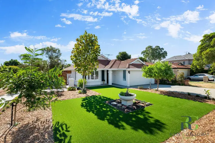 15 Cowan Street, Alfred Cove WA 6154