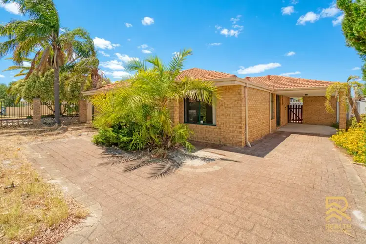 2/285-287 Wharf Street, Queens Park WA 6107