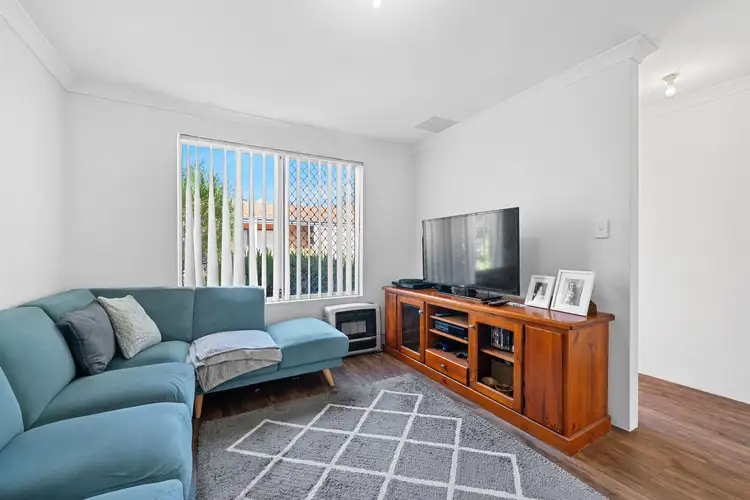 2/11 Exmouth Place, Thornlie WA 6108