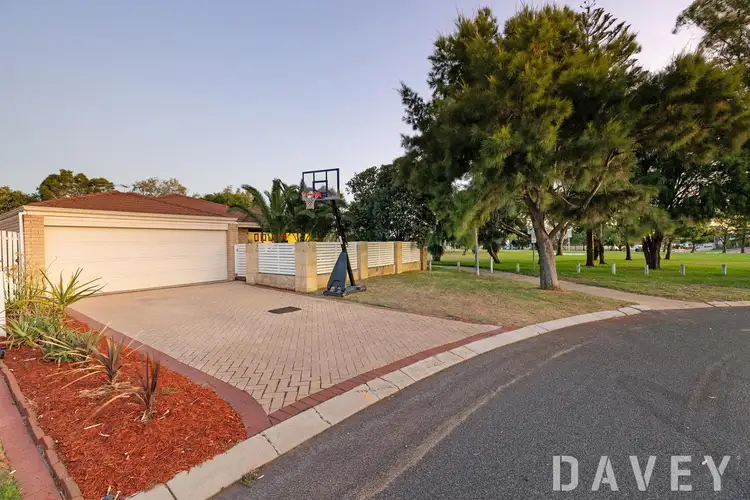 8 Holyhead Green, Mindarie WA 6030