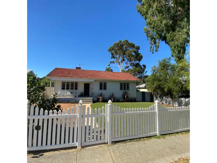 8 Harwood Street, Hilton WA 6163