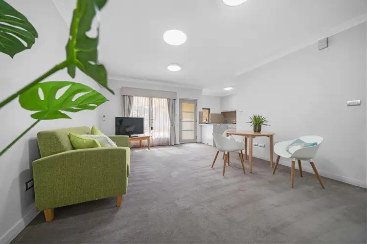 4 Kitchener Road, Melville WA 6156