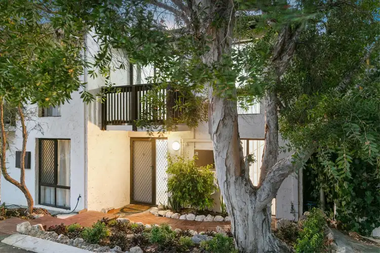 9/10 Golf View Street, Yokine WA 6060