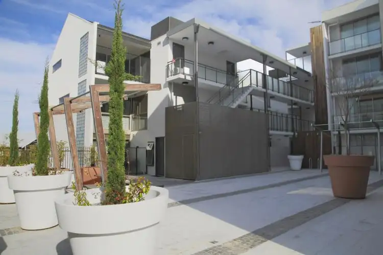 07/15 Leonard Street