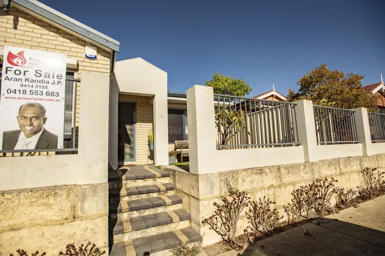 4/1 Jardine Street, Success WA 6164