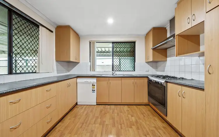 8 Carawatha Ave, Mount Nasura WA 6112