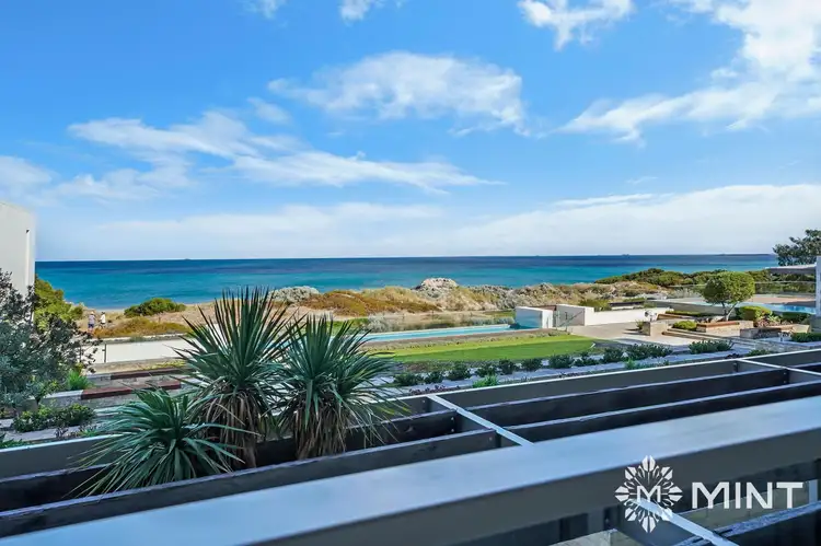 8/21 Ocean Drive, North Coogee WA 6163