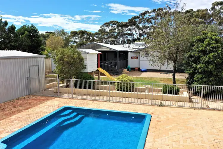 2 Clark Avenue, Lake Grace WA 6353