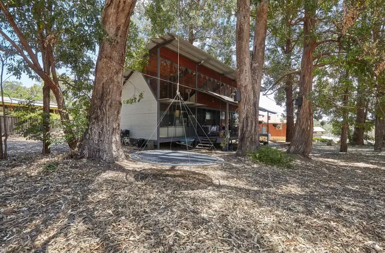 4 Kingsbury Drive