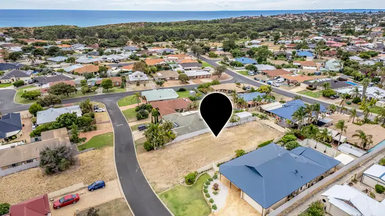 11 Dryandra Place, Halls Head WA 6210
