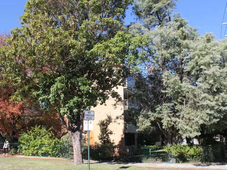 9/9 Everett Street, Crawley WA 6009